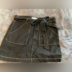 Stitchwork mini skirt- size large🤍
